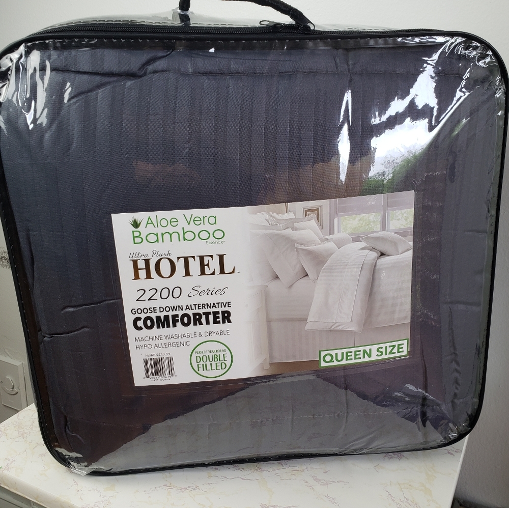 QUEEN SIZE COMFORTER - Picture 2 of 3